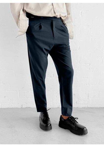 Erkek Ayarlanabilir Tokalı Pileli Kumaş Pantolon Lacivert fiyatları