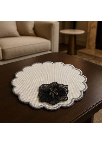 El Emeği Velara Sunum Matı – Taş Detaylı Siyah Çiçek, Şık Krem Zemin Özel Tasarım