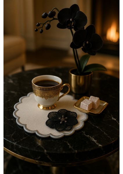 El Emeği Velara Sunum Matı – Taş Detaylı Siyah Çiçek, Şık Krem Zemin Özel Tasarım fiyatları