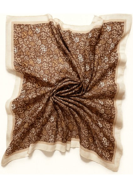 Kadın Kahverengi Soft Saten Bej Kenarlı Çiçek Desenli Kare Eşarp
