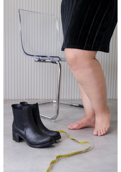 Alin Model 5 cm Topuklu Lastikli Topuklu Bot Kısa Sıyah