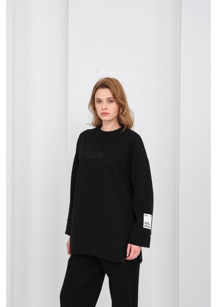 Siyah Kadın Pike Dokulu Nakış Detaylı Yırtmaçlı Oversize Bol Paça Alt-Üst Takım modelleri