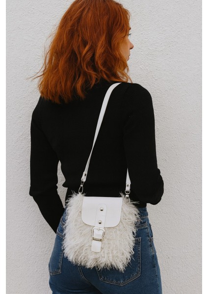 Handmade Beyaz Shaggy Dokulu Deri Kapaklı Omuz Çantası-Mini Boy Beyaz Makrome El Örgüsü Tokalı Kapaklı Çapraz Çanta 18*17