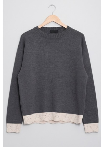 Antrasit Bisiklet Yaka Kol ve Etek Ucu Güpür Detaylı Triko Kazak