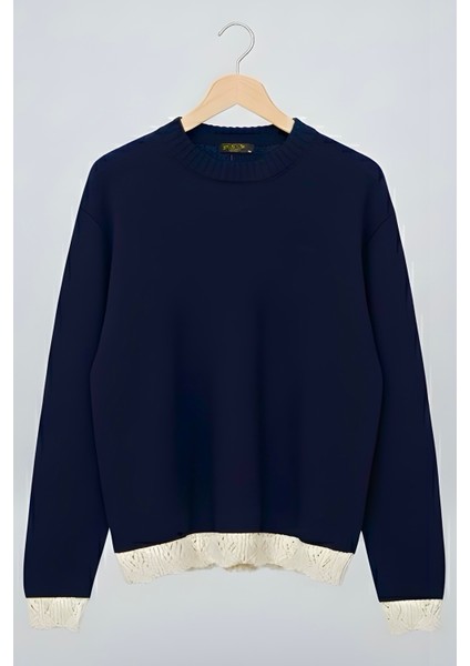 Lacivert Bisiklet Yaka Kol ve Etek Ucu Güpür Detaylı Triko Kazak