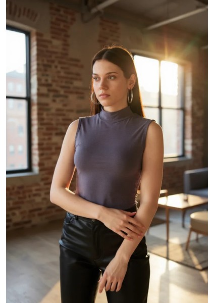 Kadın Antrasit Gri Kolsuz Balıkçı Yaka Basic Bluz fiyatları