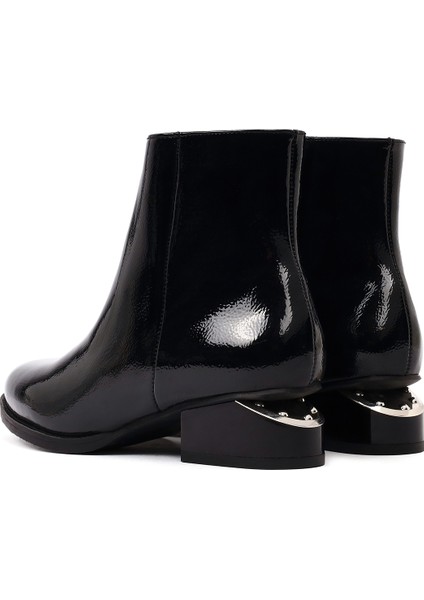 Kadın Siyah Kalın Kısa Topuklu Rugan Bot 25WFE401616