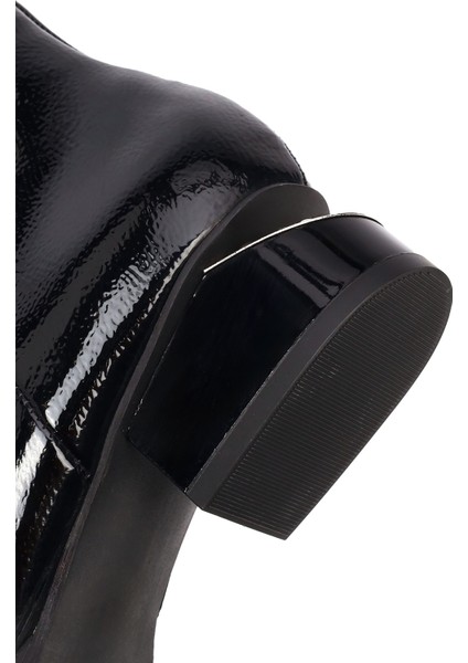 Kadın Siyah Kalın Kısa Topuklu Rugan Bot 25WFE401616