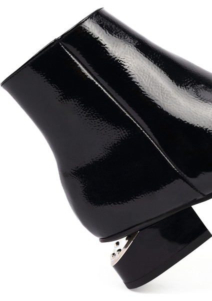 Kadın Siyah Kalın Kısa Topuklu Rugan Bot 25WFE401616