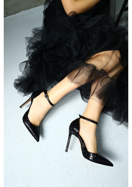 Elza Siyah Baskılı Rugan Kadın Topuklu Ayakkabı fırsatları