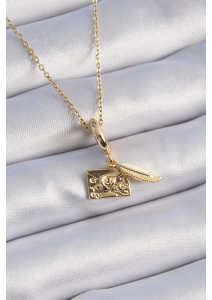 Bfs 316L Çelik Gold Renk Kalp Detay Mektup Figür Charm Model Kadın Kolye