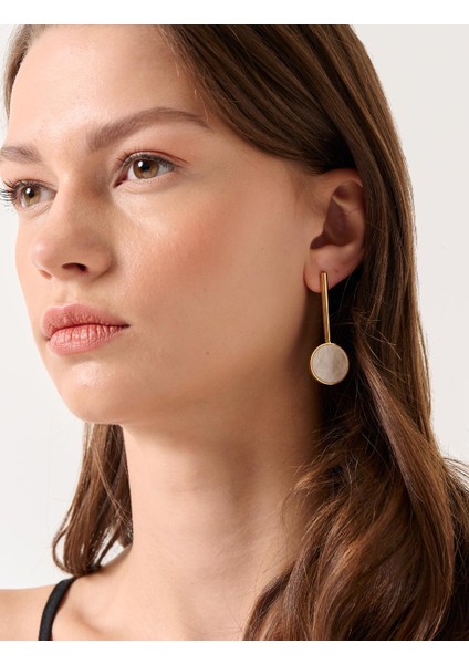 Altın Rengi Sedef Detaylı Yuvarlak Ikili Küpe