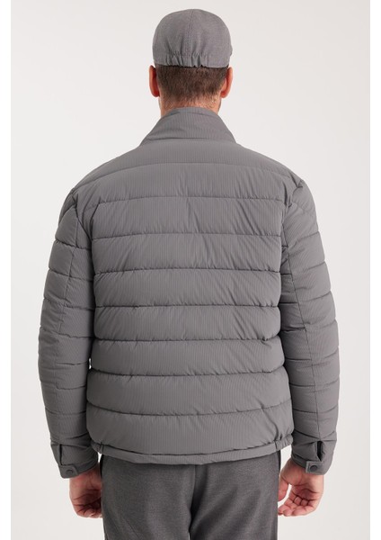 Erkek Regular Fit Klasik Kesim Dik Yaka Çift Cepli Sıcak Tutan Gri Şişme Mont