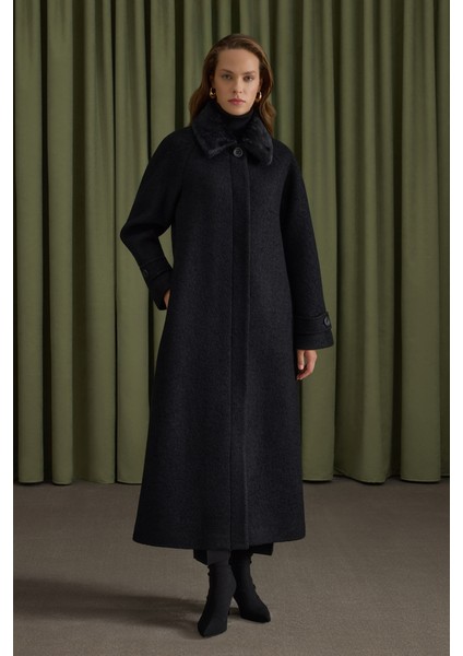 Yakası Seyyar Kürk Detaylı Manto