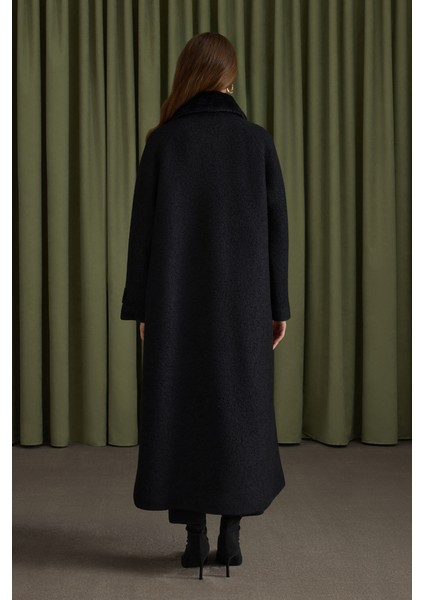 Yakası Seyyar Kürk Detaylı Manto