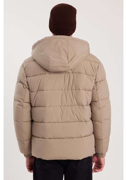 Erkek Relax Fit Rahat Kesim Çift Cepli Çıkarılabilir Kapüşonlu Kum Rengi Şişme Mont