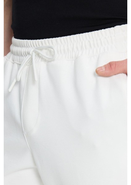 Erkek Regular Fit Klasik Kesim Beli Lastikli Bağcıklı Koyu Beyaz Jogger Pantolon modelleri