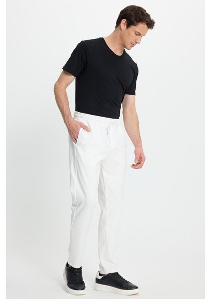 Erkek Regular Fit Klasik Kesim Beli Lastikli Bağcıklı Koyu Beyaz Jogger Pantolon indirimleri