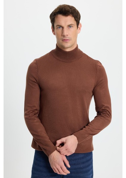 Erkek Slim Fit Dar Kesim Yumuşak Dokulu Tüylenmeyen Kahverengi Yarım Balıkçı Yaka Triko Kazak