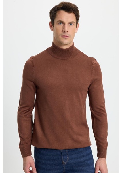 Erkek Slim Fit Dar Kesim Yumuşak Dokulu Tüylenmeyen Kahverengi Yarım Balıkçı Yaka Triko Kazak fırsatları