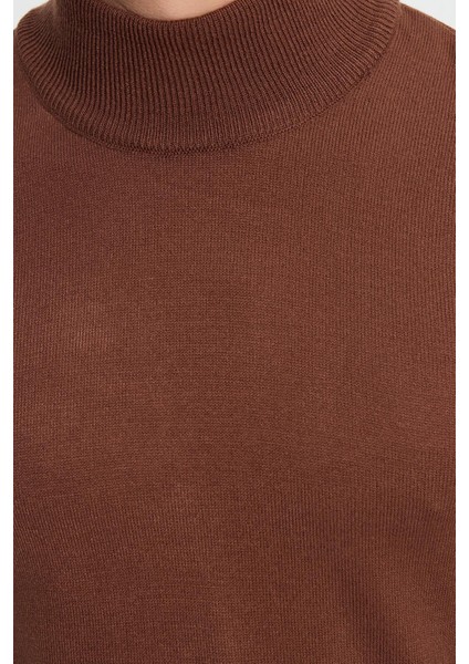 Erkek Slim Fit Dar Kesim Yumuşak Dokulu Tüylenmeyen Kahverengi Yarım Balıkçı Yaka Triko Kazak
