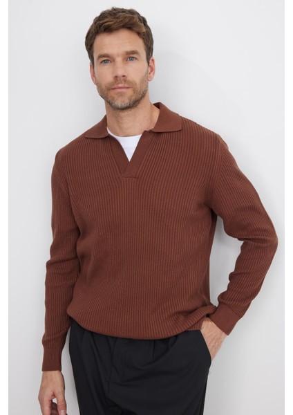 Erkek Standart Fit Normal Kesim Pamuklu Polo V Yaka Kahverengi Kazak