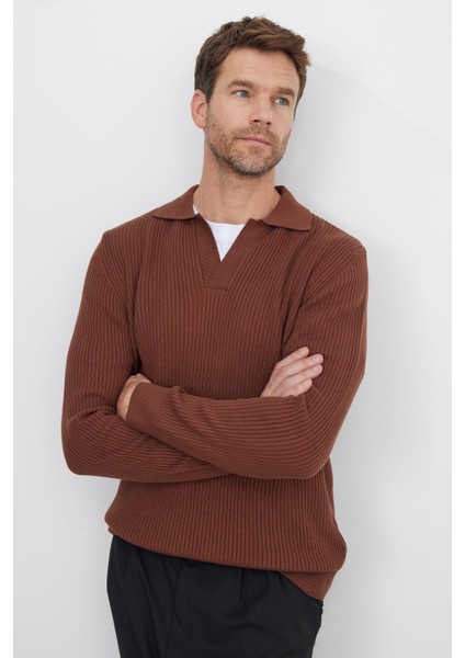 Erkek Standart Fit Normal Kesim Pamuklu Polo V Yaka Kahverengi Kazak