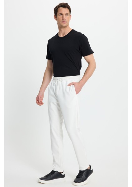 Erkek Regular Fit Klasik Kesim Beli Lastikli Bağcıklı Koyu Beyaz Jogger Pantolon fiyatları