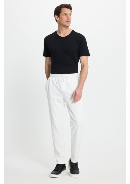 Erkek Regular Fit Klasik Kesim Beli Lastikli Bağcıklı Koyu Beyaz Jogger Pantolon fırsatları