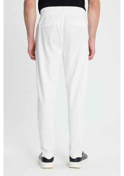 Erkek Regular Fit Klasik Kesim Beli Lastikli Bağcıklı Koyu Beyaz Jogger Pantolon