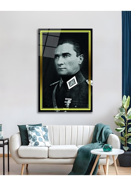 Sarıı Çerçeve Görünümlü Askerlik Yılları Atatürk Siyah Beyaz Cam Tablo modelleri