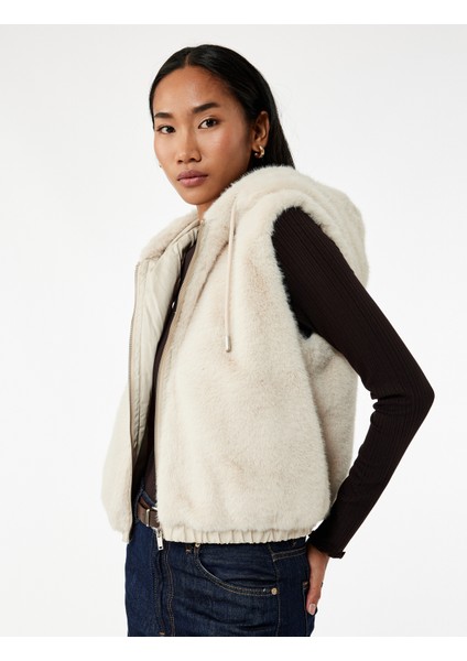 Kolsuz Kapüşonlu Fermuarlı Peluş Yelek