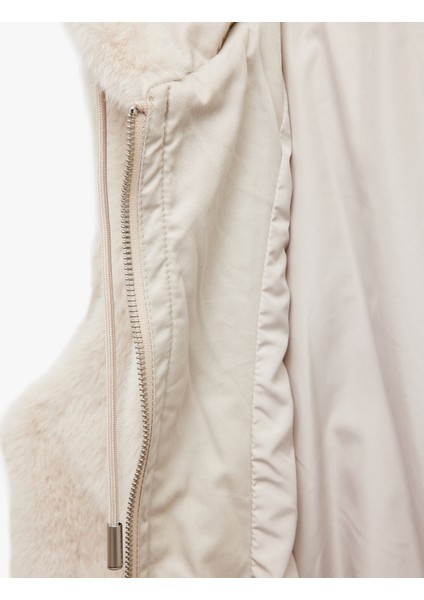 Kolsuz Kapüşonlu Fermuarlı Peluş Yelek