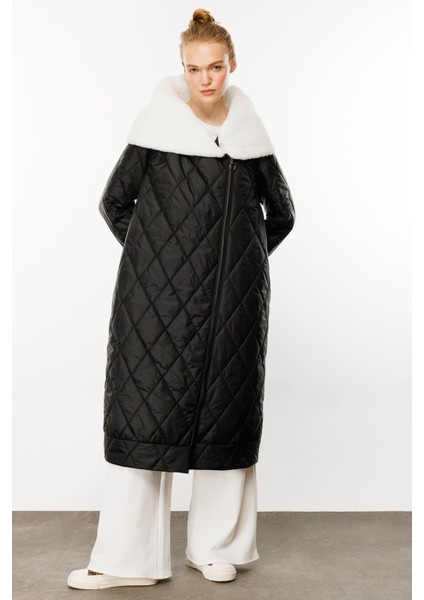 Chnl Yaka ve Kol Yumuşak Kürk Detaylı Kapitone Dolgu Kaban Manto-Siyah