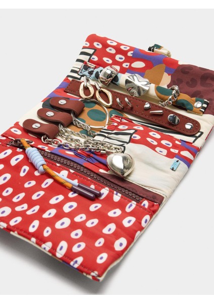 Desenli Teknik Kumaş Takı Çantası fırsatları