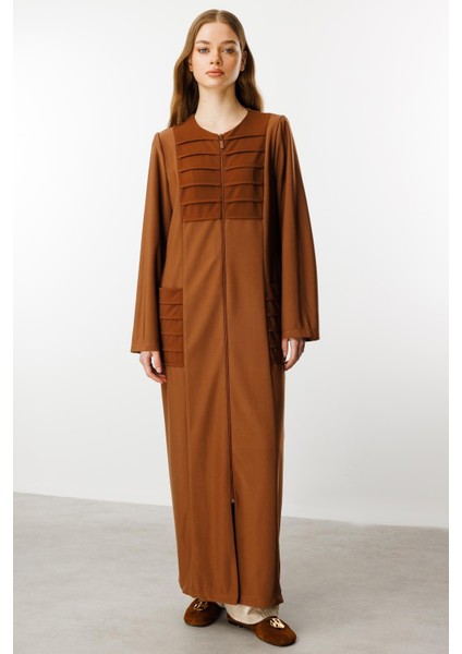 Nervur Detaylı Spor Dökümlü Kumaş Ferace Kap-Kahve