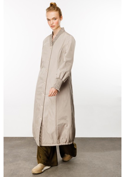 El Işi Yaka ve Kol Detaylı Iç Bedeni Dolgulu Özel Kaban Manto-Taş