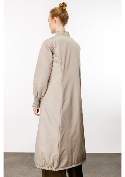 El Işi Yaka ve Kol Detaylı Iç Bedeni Dolgulu Özel Kaban Manto-Taş