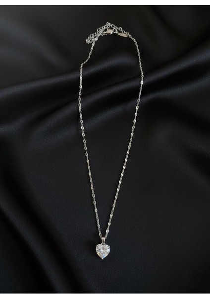 Kadın Beyaz Taşlı Çelik Tektaş Kolye fırsatları