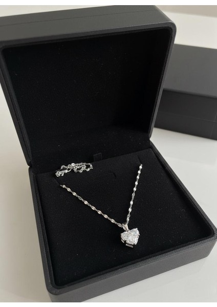 Kadın Beyaz Taşlı Çelik Tektaş Kolye