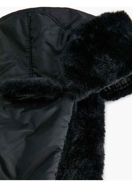 Ponpon Detaylı Peluş Pilot Şapka modelleri