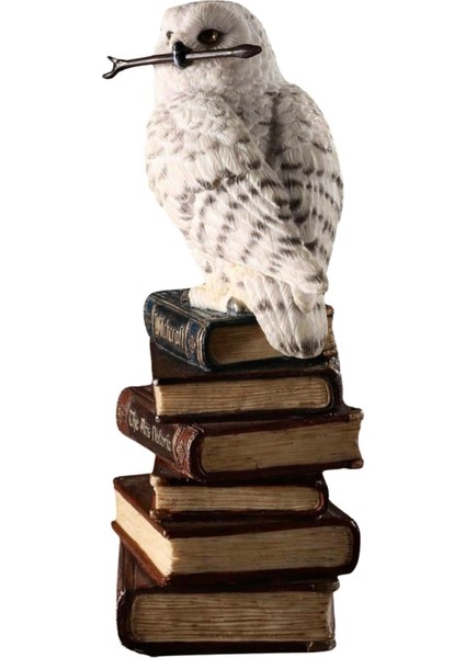 Kitap Yığını Üzerindeki Sihirli Değnekli Hedwig Kar Baykuşu Biblosu / Küçük Boy modelleri