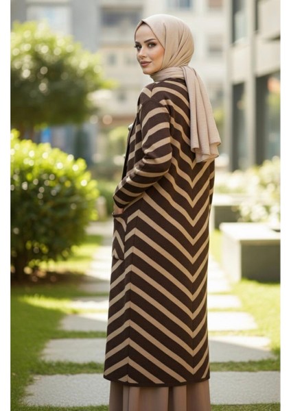 Kadın Tesettür Düğme Detaylı Uzun Çizgili Hırka Kahverengi Standa fiyatları