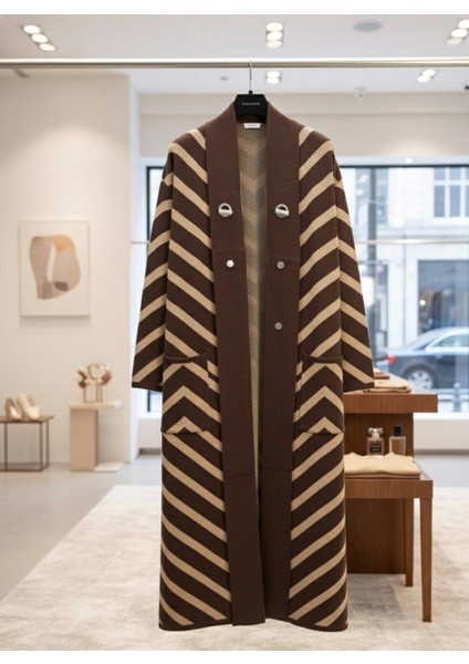 Kadın Tesettür Düğme Detaylı Uzun Çizgili Hırka Kahverengi Standa indirimleri