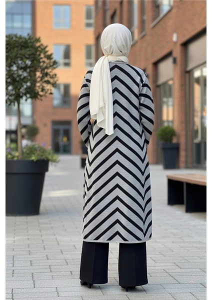 Kadın Tesettür Düğme Detaylı Uzun Çizgili Hırka Gri Standart fiyatları
