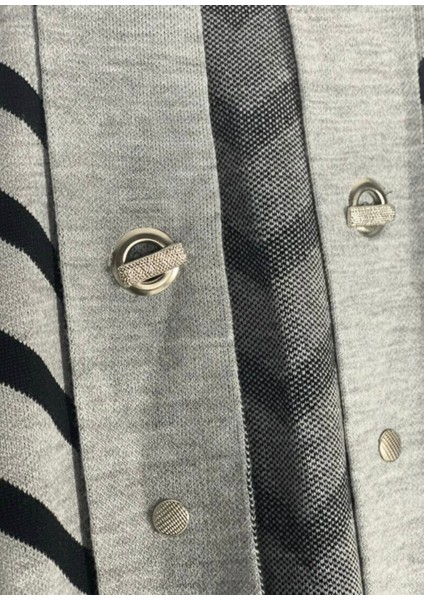 Kadın Tesettür Düğme Detaylı Uzun Çizgili Hırka Gri Standart fırsatları