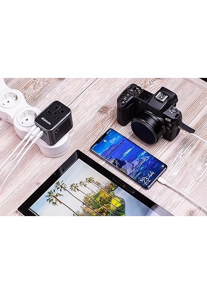 49545 - Uta-03 Unıversal Travel Adapter - PD30W / Qc / 2xusb / 2xtype-C indirimleri