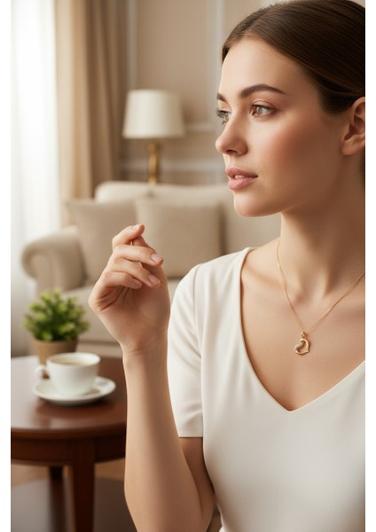 Kalpli Figürlü Bombeli Zirkon Taşlı 14 Ayar Altın Kolye fırsatları