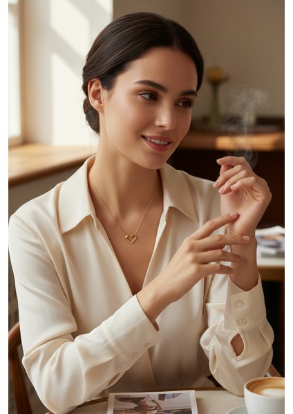 Kalpli Geometrik Figürlü Zirkon Taşlı 14 Ayar Altın Kolye indirimleri