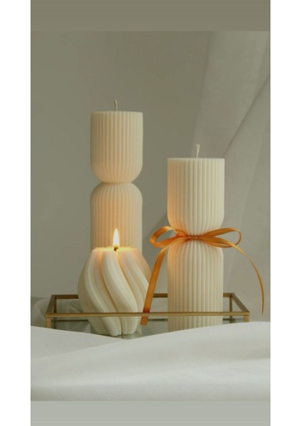 Candle El Yapımı Kokusuz Burgu Desenli 10*10 Çokgen Yuvarlak Dekoratif Mum– Kırık Beyaz -20*7-15*7